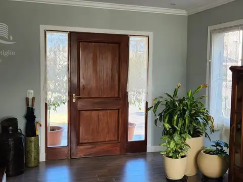 Casa 6 ambientes con 4 baños