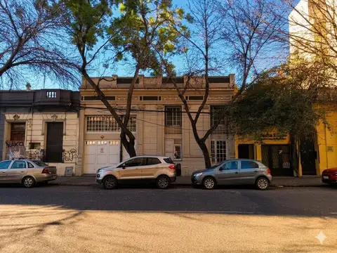 Venta casa 3 dormitorios con cochera - Corrientes al 2100