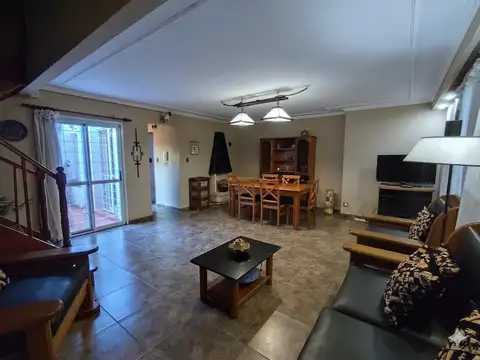 Casa 5 ambientes con 2 baños