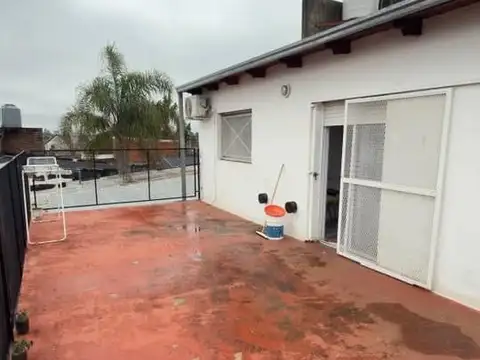 VENDO. Casa con local. Concordia, ER.