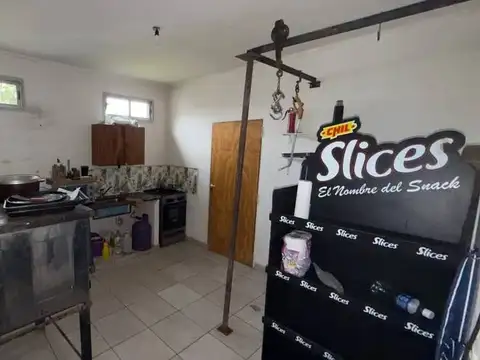 Casa 7 ambientes con 2 baños