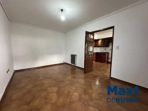 Esquiu al 2800 entre Juan B Justo y Unamuno