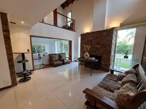 Casa 6 ambientes con 3 baños