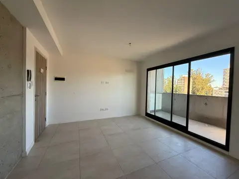 ALQUILER - DEPARTAMENTO SEMIPISO DE 1 DORMITORIO CON BALCÓN - ABASTO, ROSARIO