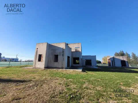 Casa 6 ambientes con 4 baños