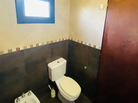 VENTA CASA EN 3 DORM C/PILETA - ZONA YUNGAS