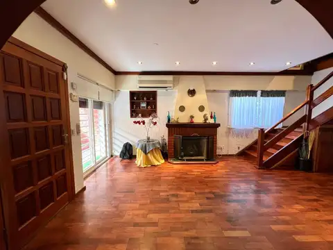 Casa 5 ambientes con 3 baños