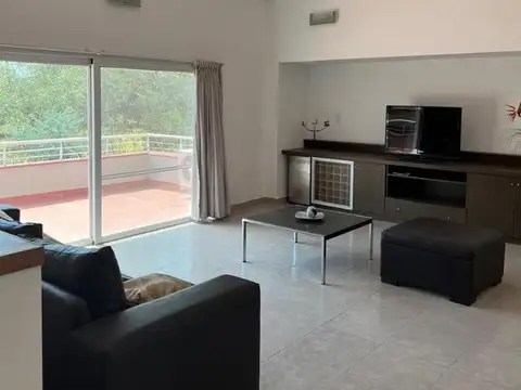 Casa 6 ambientes con 5 baños