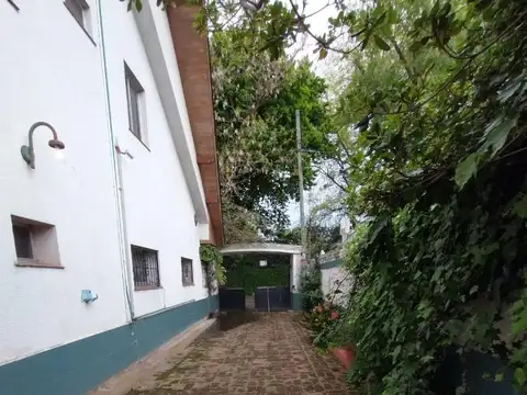 Casa en Venta con 10 cocheras