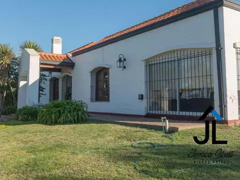 Casa en Venta en Capilla del Señor con parque de 1700 m2 en el casco urbano.