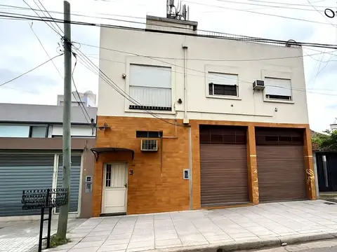 Casa en Venta 6 ambientes en Morón con Taller  