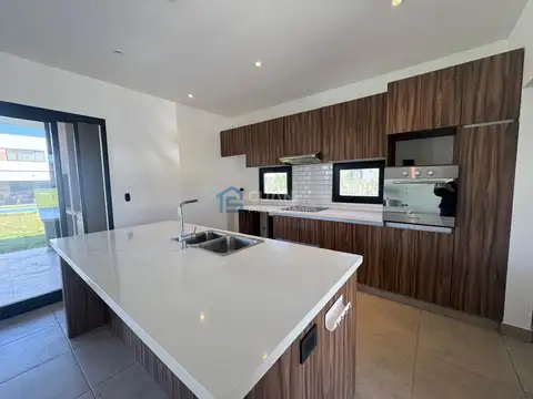 Casa en Alquiler en Lagoon Pilar, USD 1.900