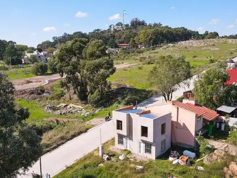 LOTE CON  DOS DUPLEX A TERMINAR EN TANDIL.