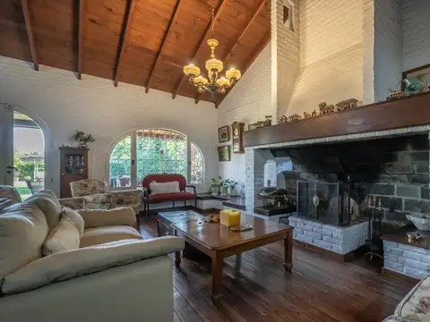 Casa 5 ambientes con 3 baños