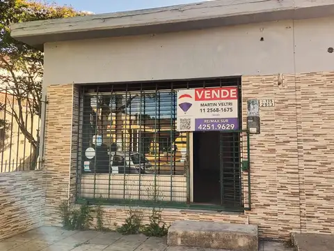 VENTA LOCAL EN BERAZATEGUI. FRENTE HOSPITAL EVITA
