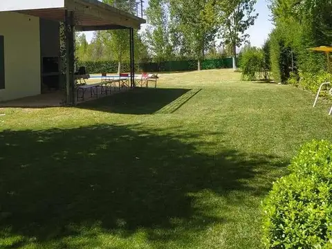 Casa en Venta con 3 cocheras