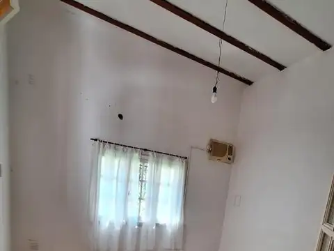 CASA EN VENTA CON PATIO EN BARRIO ALBERDI