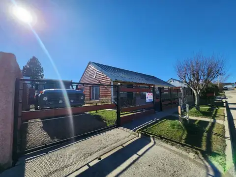 Casa con Quincho y Taller - Lote de 300m2