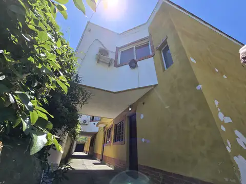 Departamento tipo casa, 3 amb, en alquiler en Lanús Este