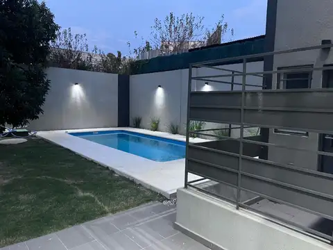 Depto Tipo Casa en Alquiler con 1 cocheras