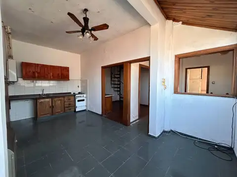 Depto Tipo Casa 5 ambientes con 2 baños