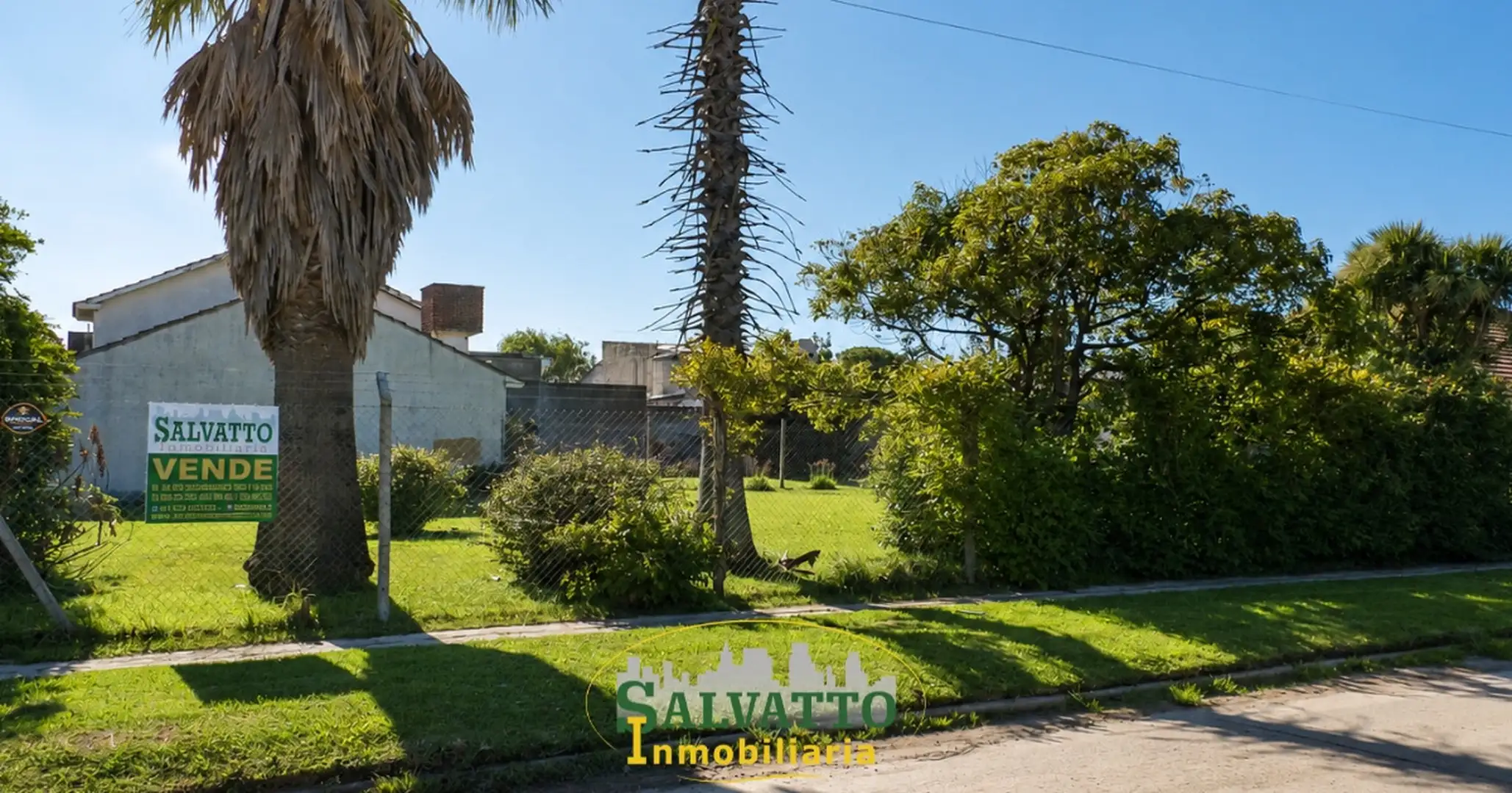 Lote en esquina listo para edificar en barrio Faro