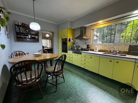 VENTA CASA 5 AMBIENTES CON PARQUE EN LOMAS DE ZAMORA