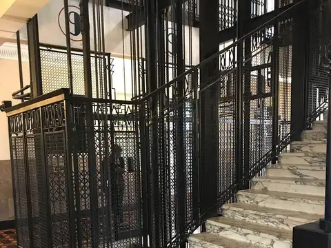Oficina 9 ambientes con 3 baños