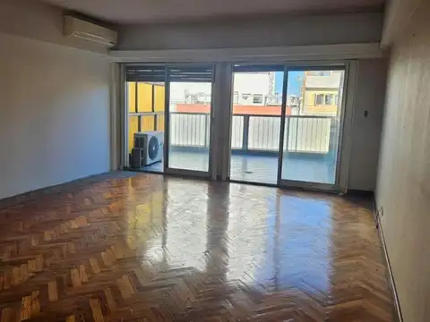 3 AMBIENTES CON BALCON TERRAZA , COCHERA Y BAULERA