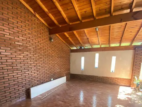 Casa en Alquiler en Villa Luzuriaga, $ 900.000