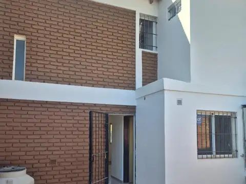 Depto Tipo Casa en Venta en Cipolletti, USD 120.000