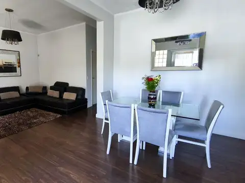 VENTA CASA IMPECABLE 3 AMB MAS GALPON EN LANUS