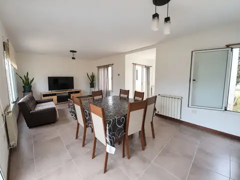 VENTA CASA 3 AMB CON GRAN PARQUE EN BALCARCE