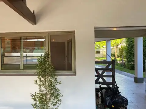 Casa 7 ambientes con 4 baños