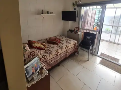 TIPO CASA 2 AMBIENTES CON PATIO EXCELENTE ESTADO, BAJAS EXPENSAS