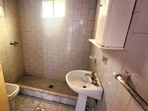 Casa 4 ambientes con 1 baño