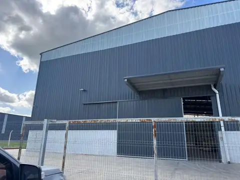 ALQUILER Excelente Nave Industrial 2000 mts cub Polo Industrial Spegazzini