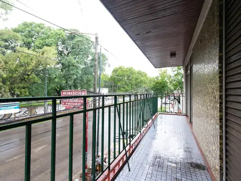 Venta casa 5 ambientes con local depósito en Villa Maipu