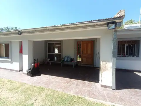 Casa en Venta con 2 cocheras