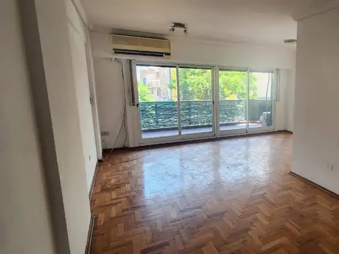 AMPLIO SEMIPISO 4 AMBIENTES CON DEPENDENCIA, COCHERA Y PALIER PRIVADO - APTO PROFESIONAL