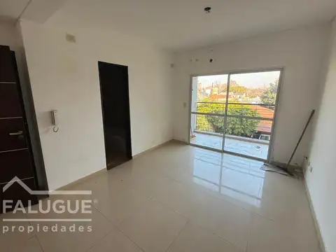 Departamento en Alquiler en Villa Ballester, $ 550.000