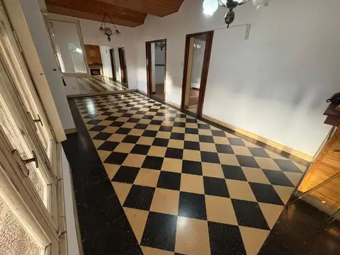 Casa en Alquiler con 1 cochera