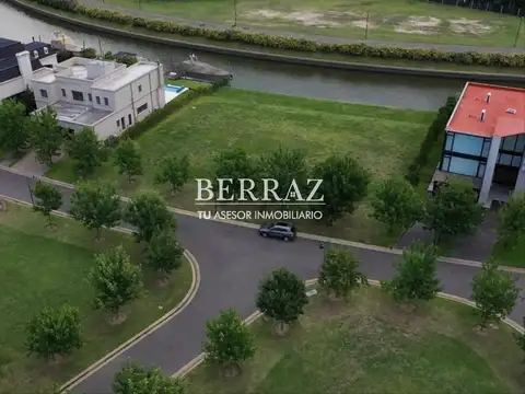 Venta Lote al Rio 1077 m2 Barrio El Yacht Nordelta