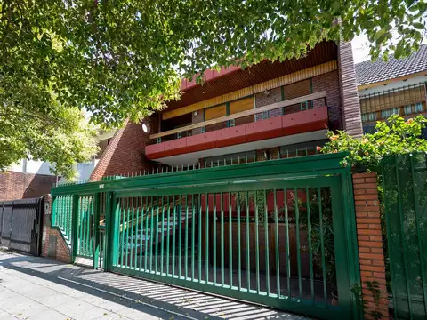 CASA  VENTA LOTE PROPIO  VERSALLES. PATIO-QUINCHO