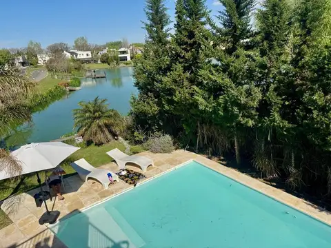 Casa en Venta a la laguna central en Santa Barbara - Apto credito