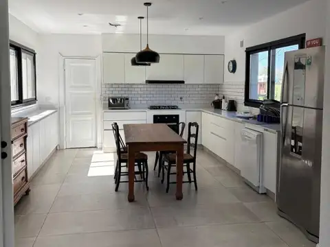 Casa en Alquiler Temporal con 2 cocheras