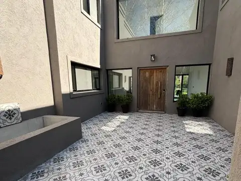 Casa 6 ambientes con 3 baños