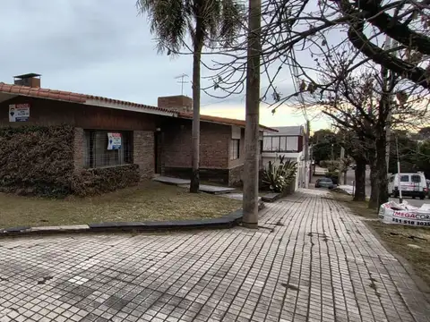 OPORTUNIDAD INVERSORES CASA 240 M2 ALTAMIRA