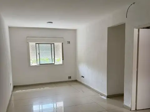 Departamento 3 de Ambientes con excelente ubicación
