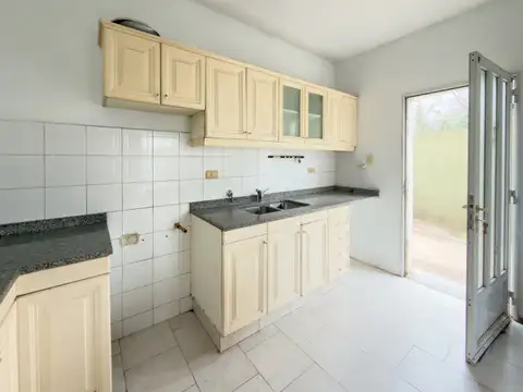 Casa 5 ambientes con 1 baño